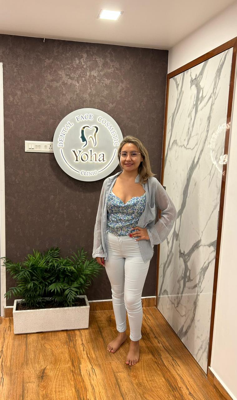 Dr. Thomas Issac having a friendly dental consultation at Yoha Dental Clinic